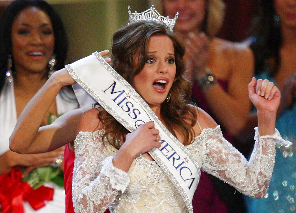 Miss Indiana Katie Stam is crowned Miss America 2009 by at Planet Hollywood hotel &amp; casino in Las Vegas on Saturday, Jan. 24, 2009. (AP Photo/Isaac Brekken)